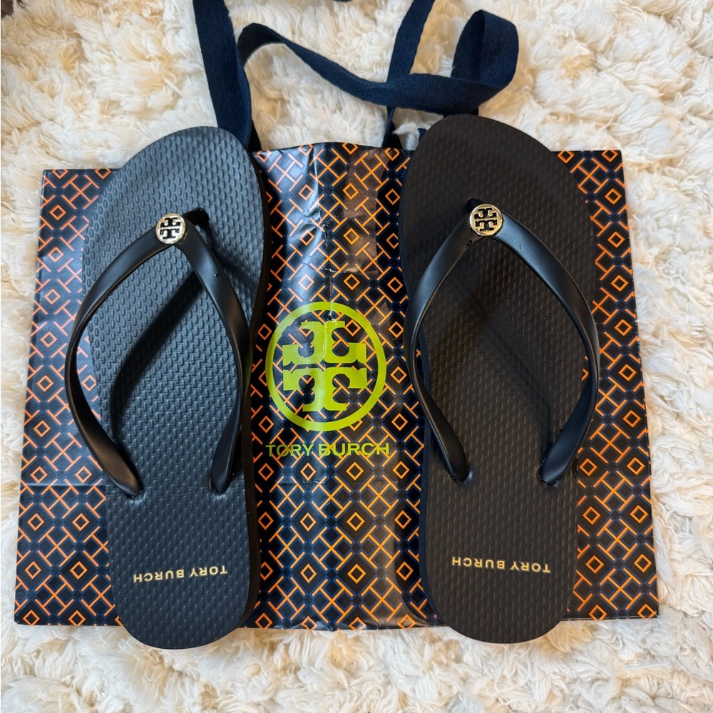 Brand New Without Tag Tory Burch Black Sandals with Logo Medallion Never Worn!